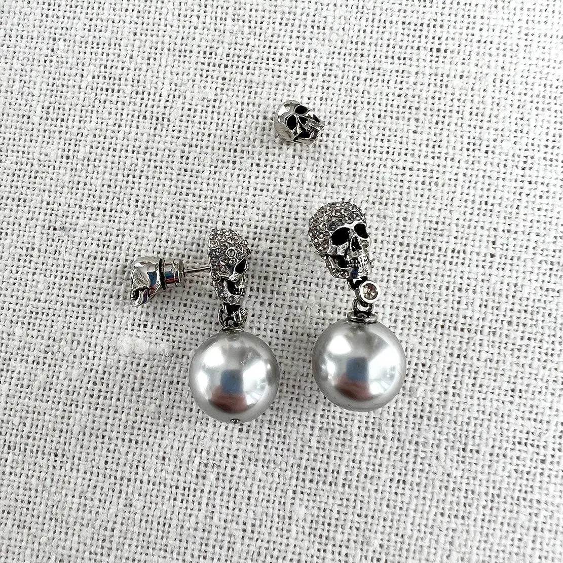 Pearl N Skull Earrings, Silver