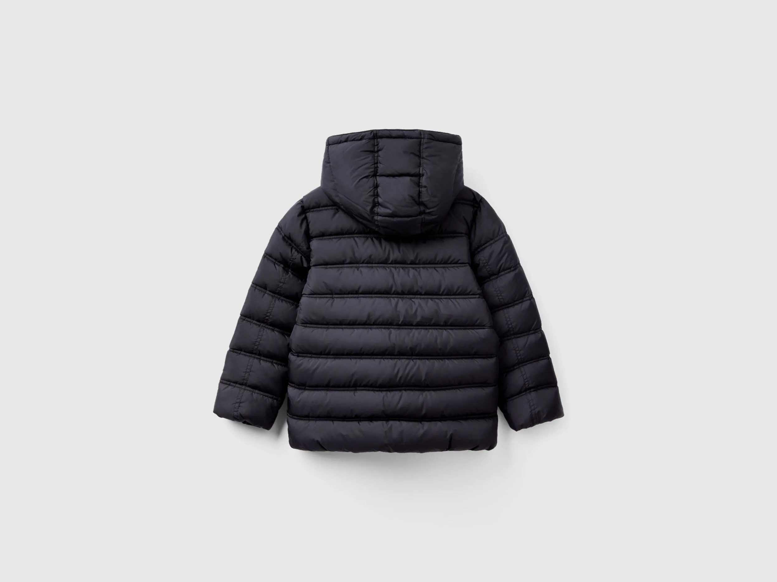 Puffer jacket with hood and logo - Black | Benetton