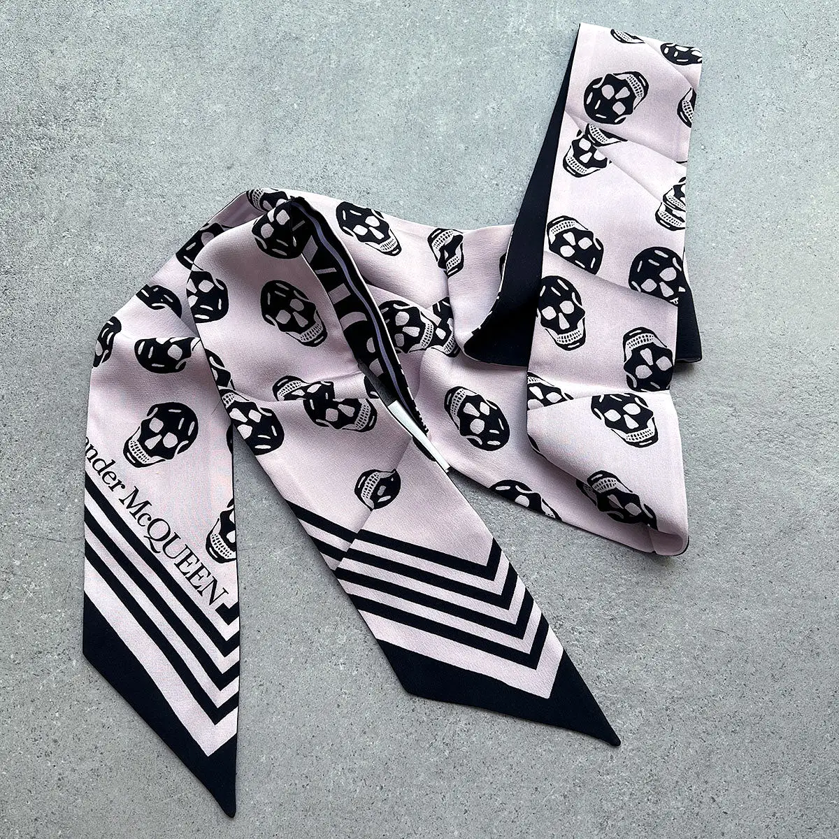 Ribbon Logo Silk Twilly, Black/Pink