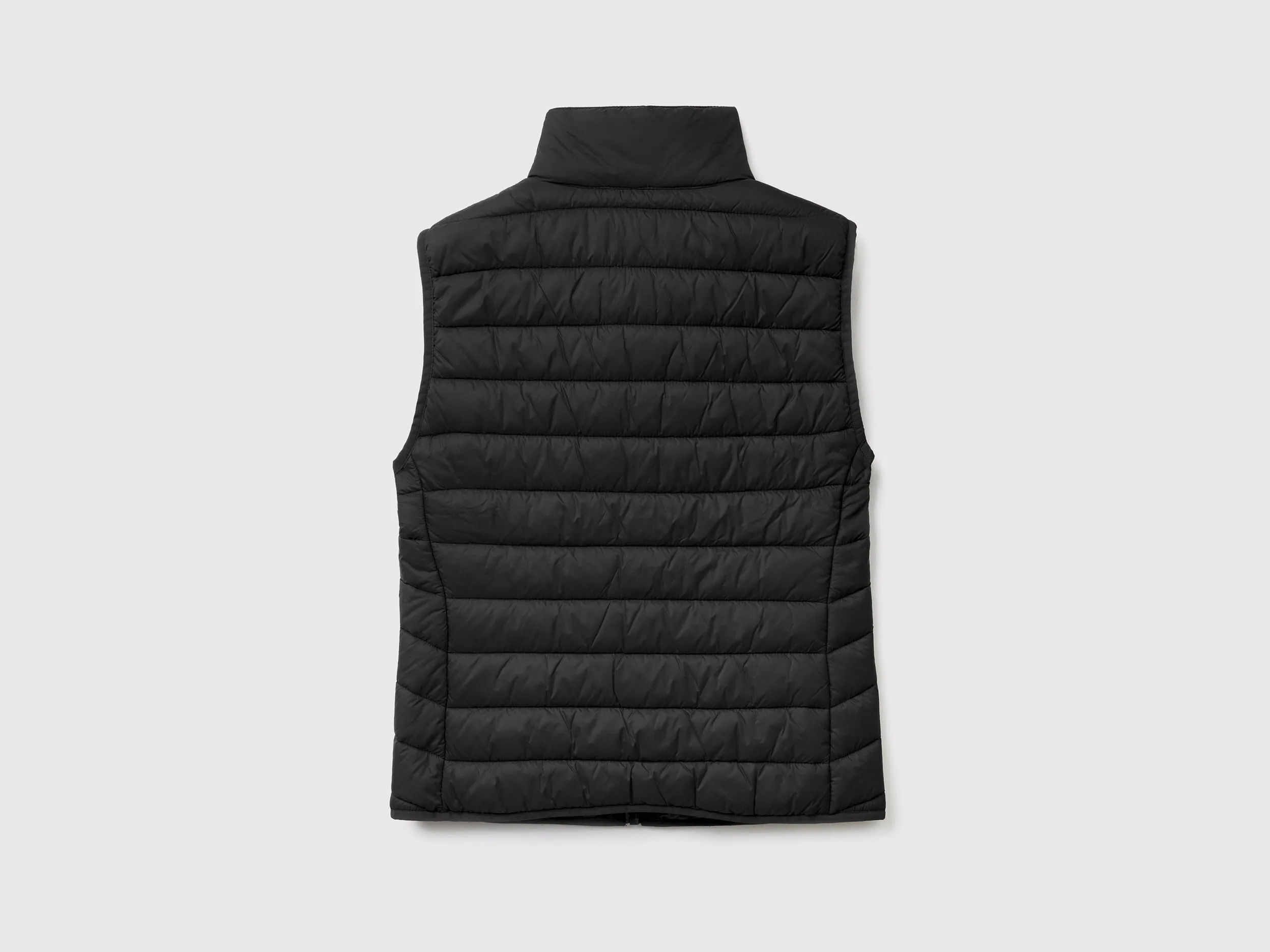 Sleeveless puffer jacket with recycled wadding - Black | Benetton