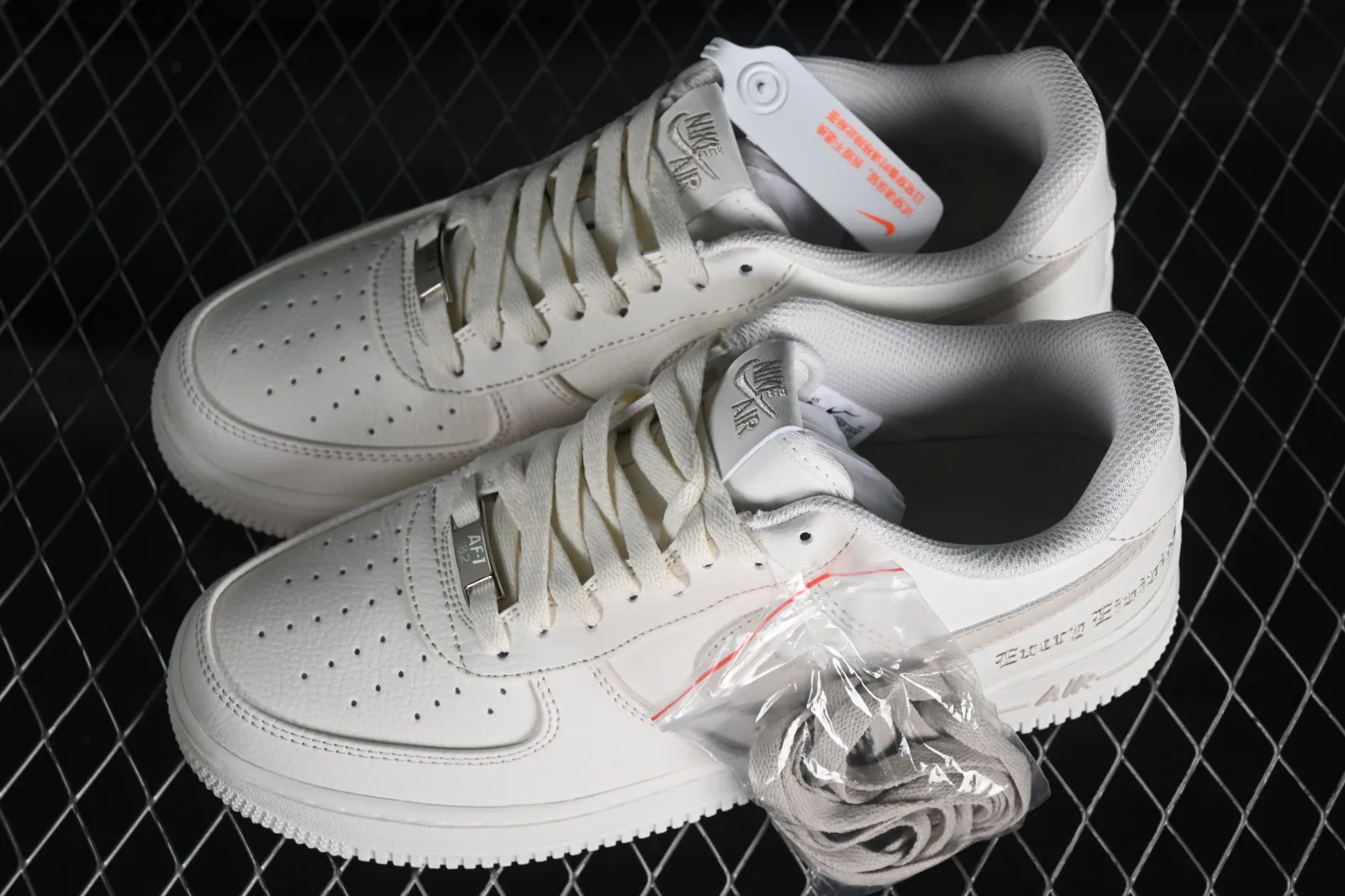 VLONE x Nike Air Force 1 07 Low Off White Apricot AA5360-009